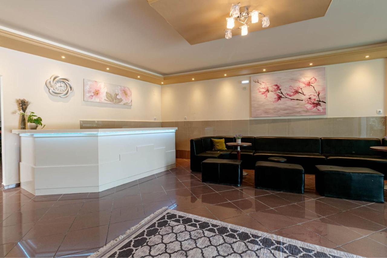 Porto Marina Aparthotel 고우비아 외부 사진